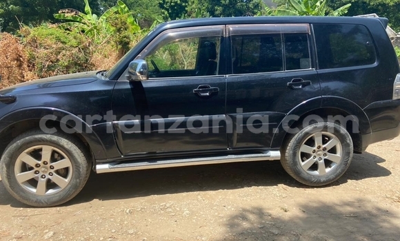 Buy Used Mitsubishi Pajero Black Car in Dar es Salaam in Dar es Salaam