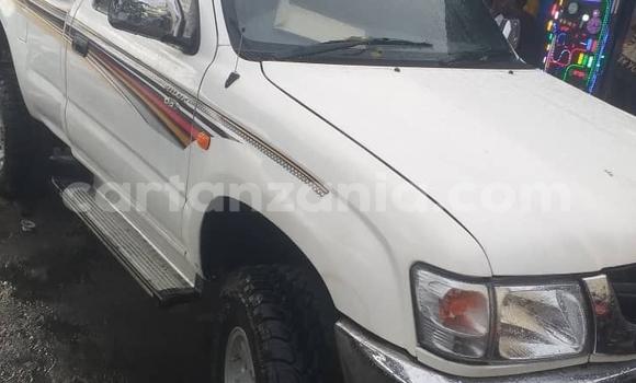 Nunua Ilio tumika Toyota Hilux Nyeupe Gari ndani ya Dar es Salaam nchini Dar es Salaam Nunua Ilio tumika Toyota Hilux Nyeupe Gari ndani ya Dar es Salaam nchini Dar es Salaam