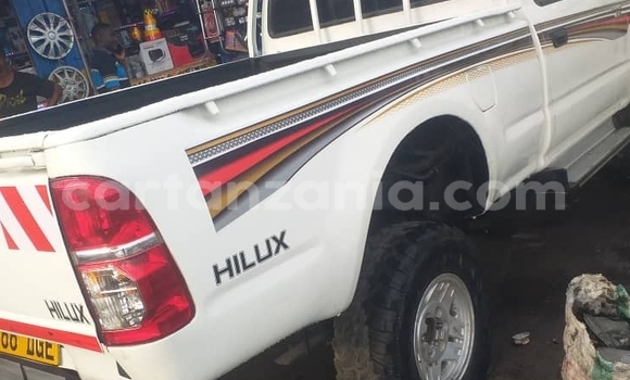 Nunua Ilio tumika Toyota Hilux Nyeupe Gari ndani ya Dar es Salaam nchini Dar es Salaam Nunua Ilio tumika Toyota Hilux Nyeupe Gari ndani ya Dar es Salaam nchini Dar es Salaam