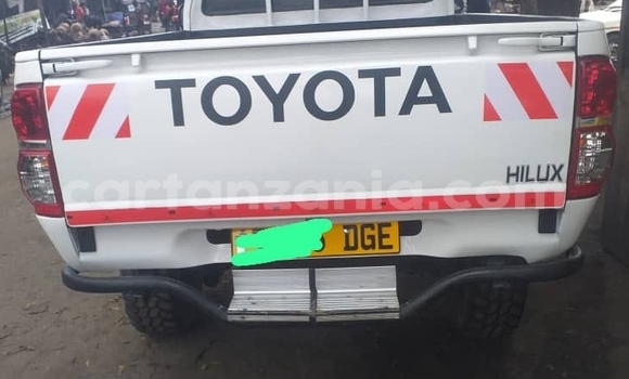 Nunua Ilio tumika Toyota Hilux Nyeupe Gari ndani ya Dar es Salaam nchini Dar es Salaam Nunua Ilio tumika Toyota Hilux Nyeupe Gari ndani ya Dar es Salaam nchini Dar es Salaam