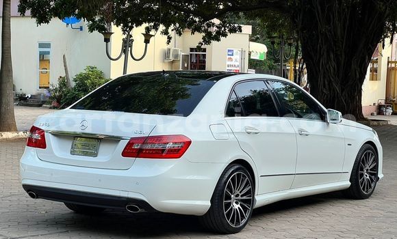 Nunua Imported MercedesâBenz EâClass Nyeupe Gari ndani ya Dar es Salaam nchini Dar es Salaam Nunua Imported MercedesâBenz EâClass Nyeupe Gari ndani ya Dar es Salaam nchini Dar es Salaam