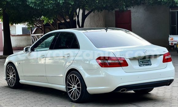 Nunua Imported MercedesâBenz EâClass Nyeupe Gari ndani ya Dar es Salaam nchini Dar es Salaam Nunua Imported MercedesâBenz EâClass Nyeupe Gari ndani ya Dar es Salaam nchini Dar es Salaam
