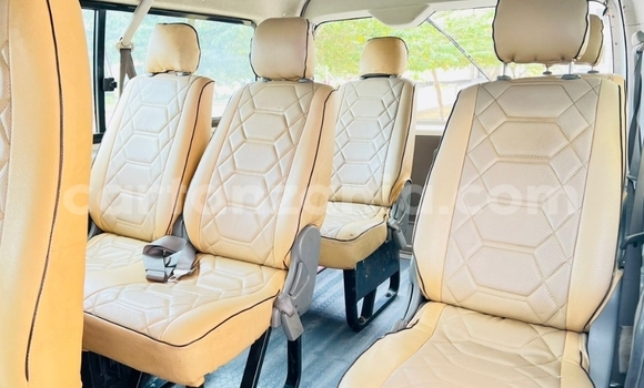 Nunua Ilio tumika Toyota Hiace Nyeupe Gari ndani ya Dar es Salaam nchini Dar es Salaam Nunua Ilio tumika Toyota Hiace Nyeupe Gari ndani ya Dar es Salaam nchini Dar es Salaam