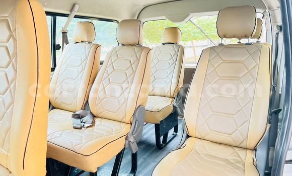 Nunua Ilio tumika Toyota Hiace Nyeupe Gari ndani ya Dar es Salaam nchini Dar es Salaam Nunua Ilio tumika Toyota Hiace Nyeupe Gari ndani ya Dar es Salaam nchini Dar es Salaam