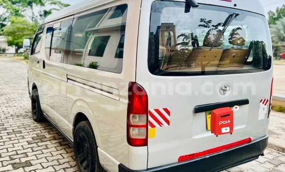 Nunua Ilio tumika Toyota Hiace Nyeupe Gari ndani ya Dar es Salaam nchini Dar es Salaam Nunua Ilio tumika Toyota Hiace Nyeupe Gari ndani ya Dar es Salaam nchini Dar es Salaam
