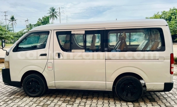 Nunua Ilio tumika Toyota Hiace Nyeupe Gari ndani ya Dar es Salaam nchini Dar es Salaam Nunua Ilio tumika Toyota Hiace Nyeupe Gari ndani ya Dar es Salaam nchini Dar es Salaam
