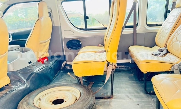 Nunua Ilio tumika Toyota Hiace Nyeupe Gari ndani ya Dar es Salaam nchini Dar es Salaam Nunua Ilio tumika Toyota Hiace Nyeupe Gari ndani ya Dar es Salaam nchini Dar es Salaam