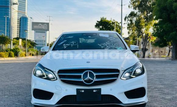 Nunua Imported Mercedes-Benz E-Classe Nyeupe Gari ndani ya Dar es Salaam nchini Dar es Salaam Nunua Imported Mercedes-Benz E-Classe Nyeupe Gari ndani ya Dar es Salaam nchini Dar es Salaam