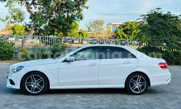 Nunua Imported Mercedes-Benz E-Classe Nyeupe Gari ndani ya Dar es Salaam nchini Dar es Salaam Nunua Imported Mercedes-Benz E-Classe Nyeupe Gari ndani ya Dar es Salaam nchini Dar es Salaam