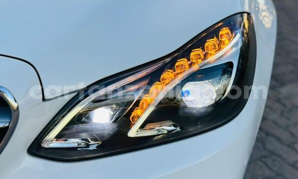 Nunua Imported Mercedes-Benz E-Classe Nyeupe Gari ndani ya Dar es Salaam nchini Dar es Salaam Nunua Imported Mercedes-Benz E-Classe Nyeupe Gari ndani ya Dar es Salaam nchini Dar es Salaam