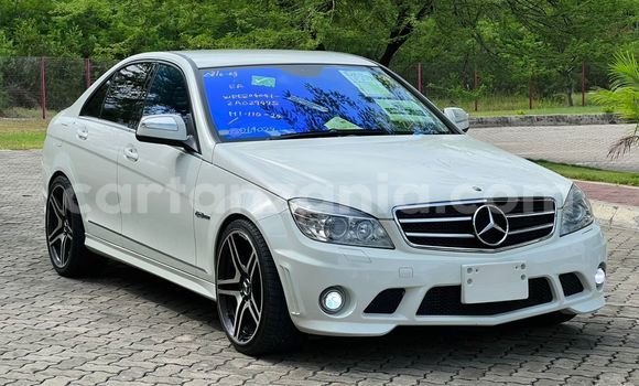 Nunua Imported Mercedes-Benz C-Classe Nyeupe Gari ndani ya Dar es Salaam nchini Dar es Salaam Nunua Imported Mercedes-Benz C-Classe Nyeupe Gari ndani ya Dar es Salaam nchini Dar es Salaam