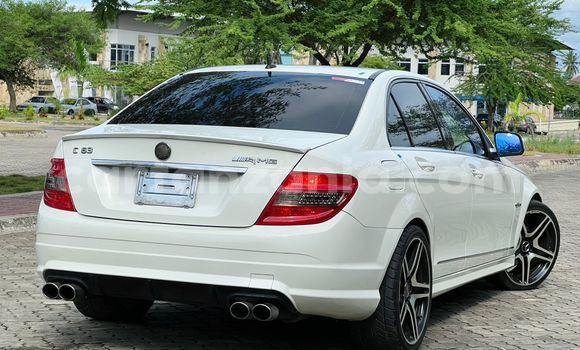 Nunua Imported Mercedes-Benz C-Classe Nyeupe Gari ndani ya Dar es Salaam nchini Dar es Salaam Nunua Imported Mercedes-Benz C-Classe Nyeupe Gari ndani ya Dar es Salaam nchini Dar es Salaam