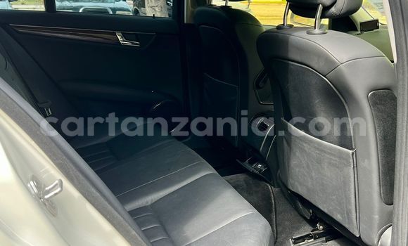 Nunua Imported Mercedes-Benz C-Classe Nyeupe Gari ndani ya Dar es Salaam nchini Dar es Salaam Nunua Imported Mercedes-Benz C-Classe Nyeupe Gari ndani ya Dar es Salaam nchini Dar es Salaam