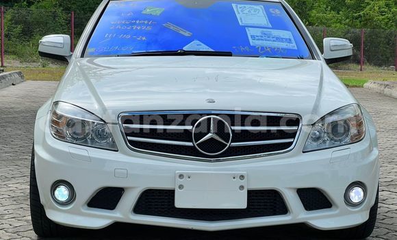 Nunua Imported Mercedes-Benz C-Classe Nyeupe Gari ndani ya Dar es Salaam nchini Dar es Salaam Nunua Imported Mercedes-Benz C-Classe Nyeupe Gari ndani ya Dar es Salaam nchini Dar es Salaam