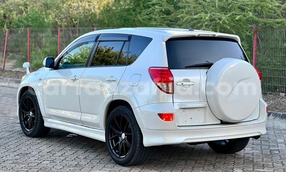 Nunua Imported Toyota RAV4 Nyeupe Gari ndani ya Dar es Salaam nchini Dar es Salaam Nunua Imported Toyota RAV4 Nyeupe Gari ndani ya Dar es Salaam nchini Dar es Salaam