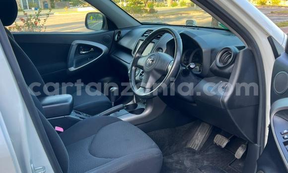 Nunua Imported Toyota RAV4 Nyeupe Gari ndani ya Dar es Salaam nchini Dar es Salaam Nunua Imported Toyota RAV4 Nyeupe Gari ndani ya Dar es Salaam nchini Dar es Salaam