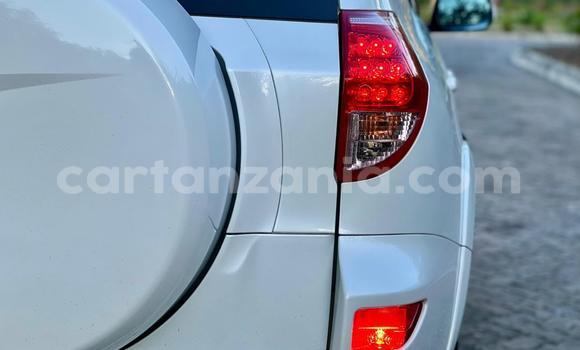 Nunua Imported Toyota RAV4 Nyeupe Gari ndani ya Dar es Salaam nchini Dar es Salaam Nunua Imported Toyota RAV4 Nyeupe Gari ndani ya Dar es Salaam nchini Dar es Salaam