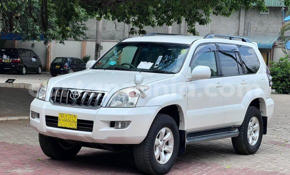 Nunua Imported Toyota Prado Nyeupe Gari ndani ya Dar es Salaam nchini Dar es Salaam