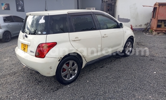 Buy Used Toyota IST Silver Car in Dar es Salaam in Dar es Salaam Buy Used Toyota IST Silver Car in Dar es Salaam in Dar es Salaam