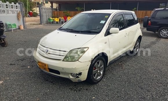 Buy Used Toyota IST Silver Car in Dar es Salaam in Dar es Salaam Buy Used Toyota IST Silver Car in Dar es Salaam in Dar es Salaam