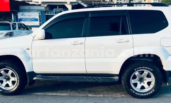Nunua Ilio tumika Toyota Land Cruiser Prado Nyeupe Gari ndani ya Dar es Salaam nchini Dar es Salaam