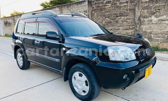 Nunua Ilio tumika Nissan X–Trail Nyeusi Gari ndani ya Dar es Salaam nchini Dar es Salaam