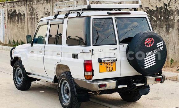 Buy Used Toyota Land Cruiser White Car in Dar es Salaam in Dar es Salaam Buy Used Toyota Land Cruiser White Car in Dar es Salaam in Dar es Salaam