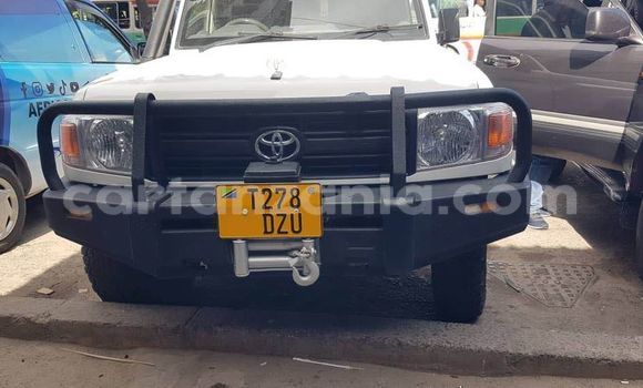Buy Used Toyota Land Cruiser White Car in Dar es Salaam in Dar es Salaam Buy Used Toyota Land Cruiser White Car in Dar es Salaam in Dar es Salaam