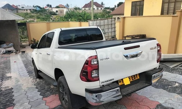 Buy Used Toyota Hilux White Car in Dar es Salaam in Dar es Salaam Buy Used Toyota Hilux White Car in Dar es Salaam in Dar es Salaam