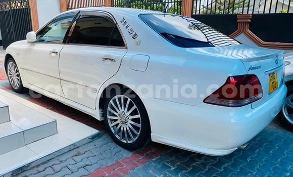 Nunua Ilio tumika Toyota Crown Nyeupe Gari ndani ya Dar es Salaam nchini Dar es Salaam Nunua Ilio tumika Toyota Crown Nyeupe Gari ndani ya Dar es Salaam nchini Dar es Salaam