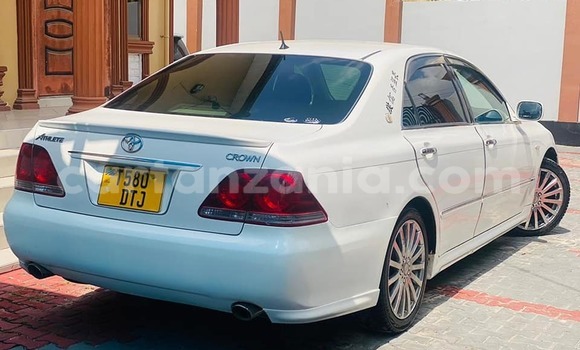 Buy Used Toyota Crown White Car in Dar es Salaam in Dar es Salaam Buy Used Toyota Crown White Car in Dar es Salaam in Dar es Salaam
