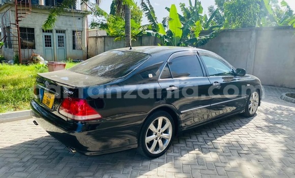 Buy Used Toyota Crown Black Car in Dar es Salaam in Dar es Salaam