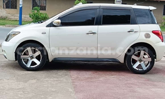 Buy Used Toyota IST White Car in Dar es Salaam in Dar es Salaam