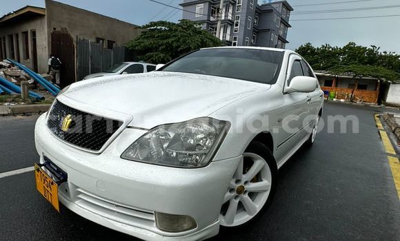 Buy Used Toyota Crown White Car in Dar es Salaam in Dar es Salaam