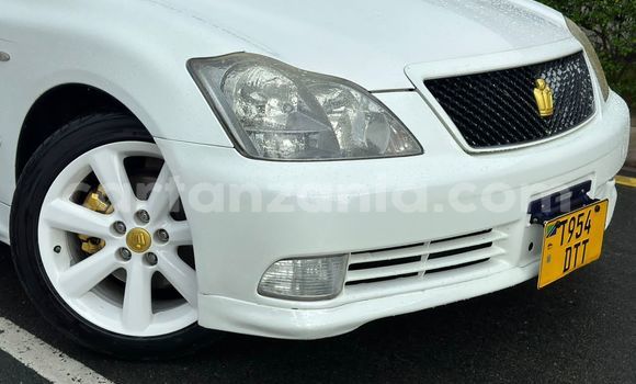 Buy Used Toyota Crown White Car in Dar es Salaam in Dar es Salaam Buy Used Toyota Crown White Car in Dar es Salaam in Dar es Salaam
