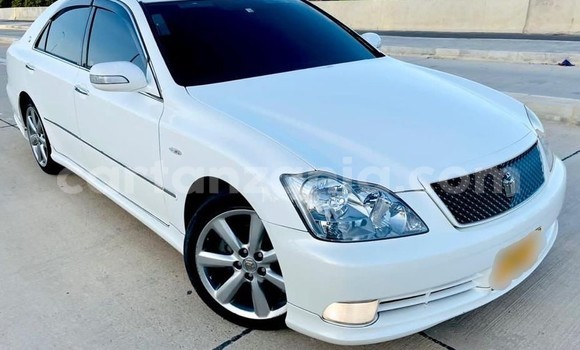 Buy Used Toyota Crown White Car in Dar es Salaam in Dar es Salaam
