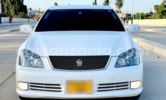 Buy Used Toyota Crown White Car in Dar es Salaam in Dar es Salaam Buy Used Toyota Crown White Car in Dar es Salaam in Dar es Salaam