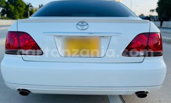 Buy Used Toyota Crown White Car in Dar es Salaam in Dar es Salaam Buy Used Toyota Crown White Car in Dar es Salaam in Dar es Salaam