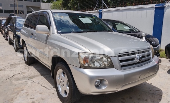 Buy Import Toyota Kluger Silver Car in Dar es Salaam in Dar es Salaam