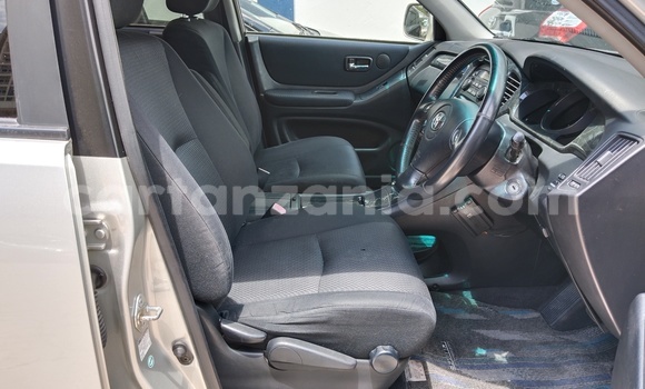 Buy Import Toyota Kluger Silver Car in Dar es Salaam in Dar es Salaam Buy Import Toyota Kluger Silver Car in Dar es Salaam in Dar es Salaam