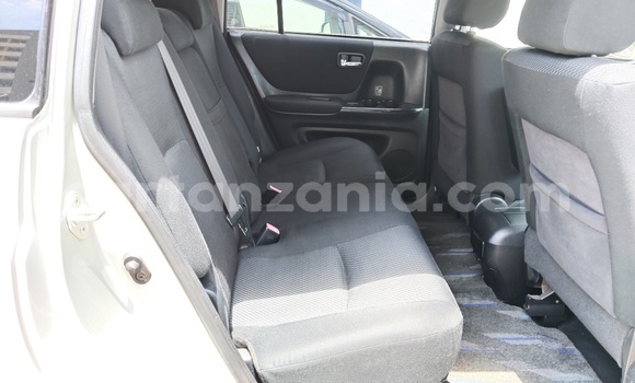 Buy Import Toyota Kluger Silver Car in Dar es Salaam in Dar es Salaam Buy Import Toyota Kluger Silver Car in Dar es Salaam in Dar es Salaam