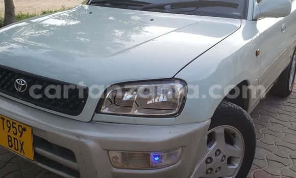 Nunua Ilio tumika Toyota RAV4 Nyeupe Gari ndani ya Dar es Salaam nchini Dar es Salaam