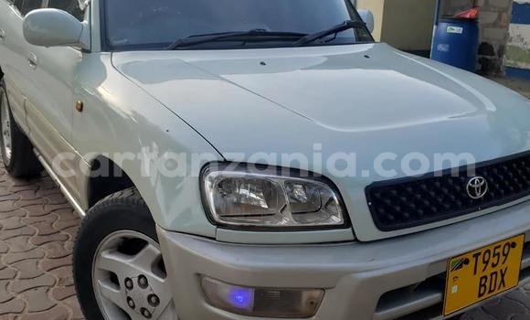 Nunua Ilio tumika Toyota RAV4 Nyeupe Gari ndani ya Dar es Salaam nchini Dar es Salaam Nunua Ilio tumika Toyota RAV4 Nyeupe Gari ndani ya Dar es Salaam nchini Dar es Salaam