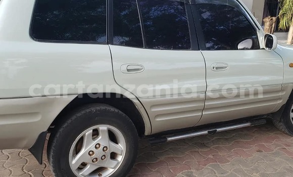 Nunua Ilio tumika Toyota RAV4 Nyeupe Gari ndani ya Dar es Salaam nchini Dar es Salaam Nunua Ilio tumika Toyota RAV4 Nyeupe Gari ndani ya Dar es Salaam nchini Dar es Salaam