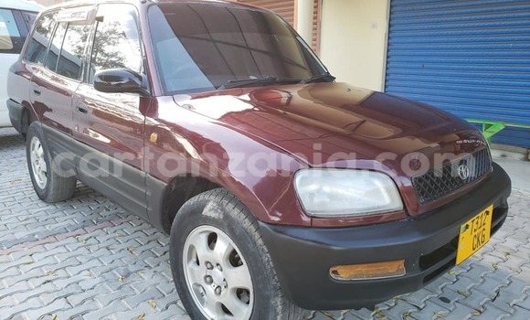 Nunua Ilio tumika Toyota RAV4 Nyekundu Gari ndani ya Dar es Salaam nchini Dar es Salaam