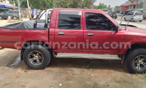 Nunua Ilio tumika Toyota Hilux Nyekundu Gari ndani ya Dar es Salaam nchini Dar es Salaam