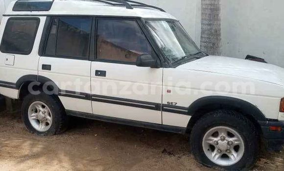 Buy Used Land Rover Discovery White Car in Dar es Salaam in Dar es Salaam