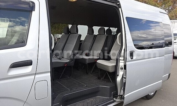 Nunua Ilio tumika Toyota Hiace Fedha Gari ndani ya Iramba nchini Singida Nunua Ilio tumika Toyota Hiace Fedha Gari ndani ya Iramba nchini Singida
