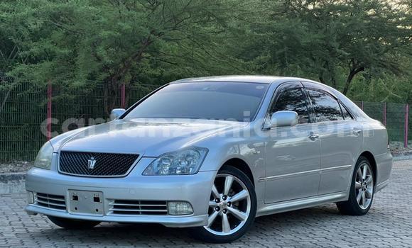 Nunua Ilio tumika Toyota Crown Fedha Gari ndani ya Dar es Salaam nchini Dar es Salaam