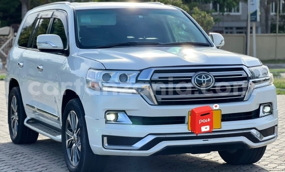 Buy Used Toyota Land Cruiser White Car in Dar es Salaam in Dar es Salaam